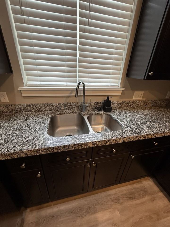 903 S 2580 E - Photo 5 of 23