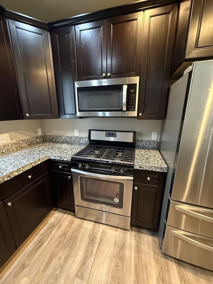903 S 2580 E - Photo 6 of 23