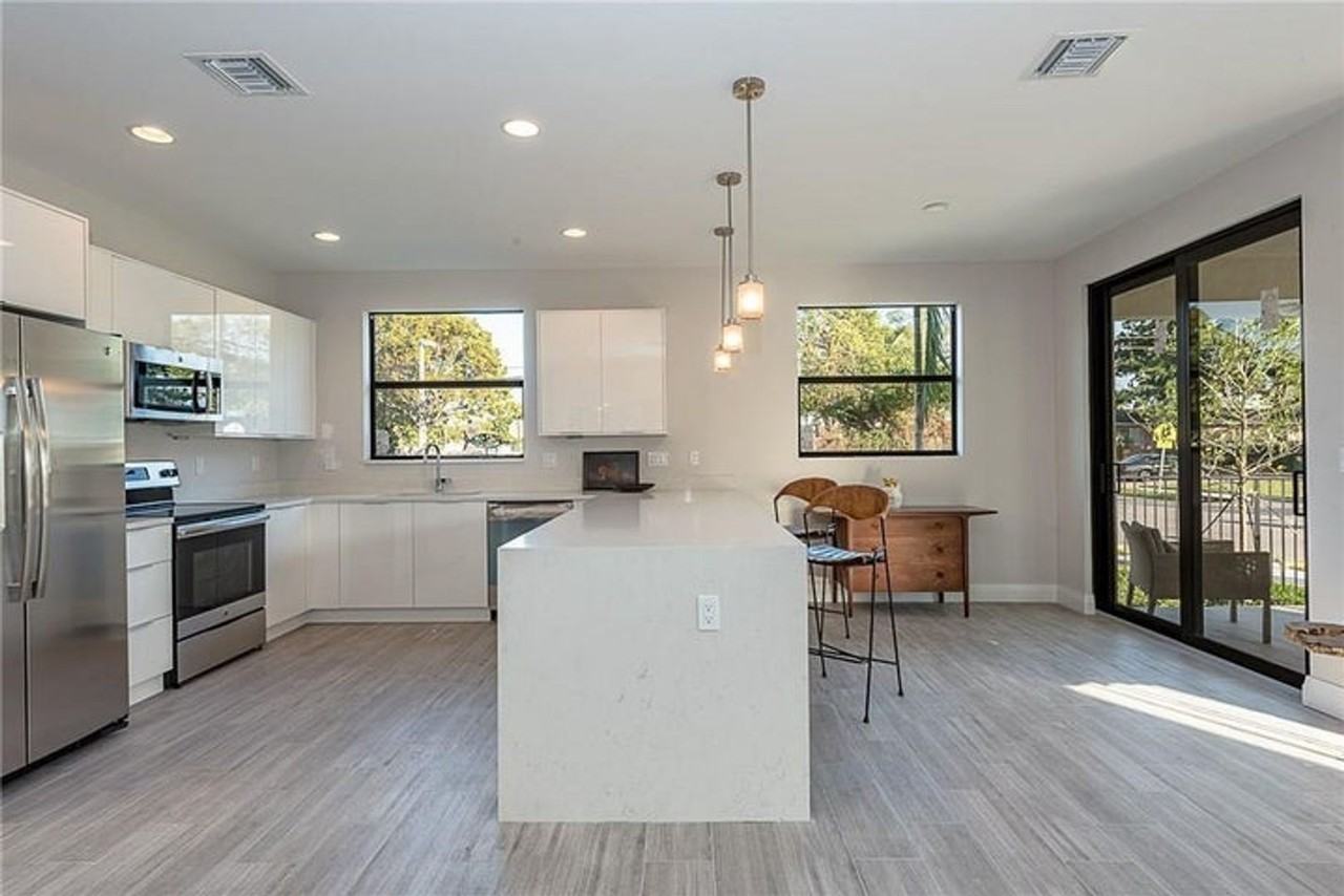 1101 Ne 3rd Ave - Photo 5 of 11