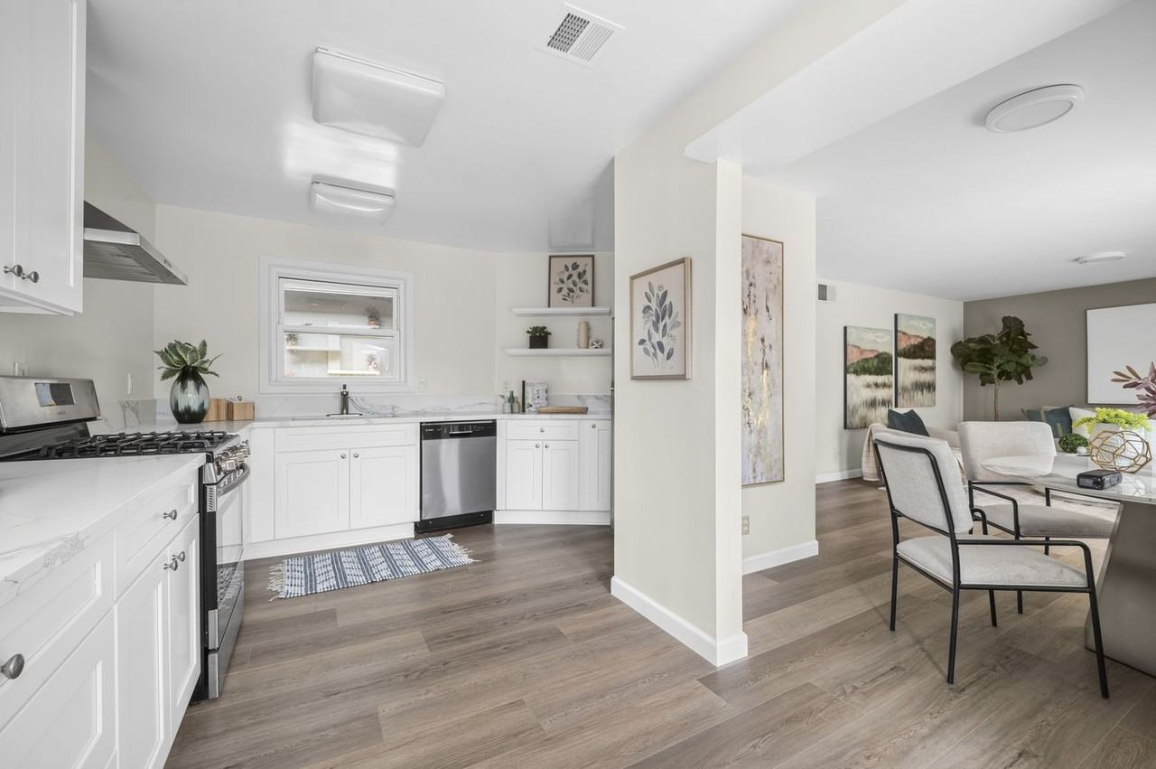 902 N Mohawk Ave - Photo 2 of 11
