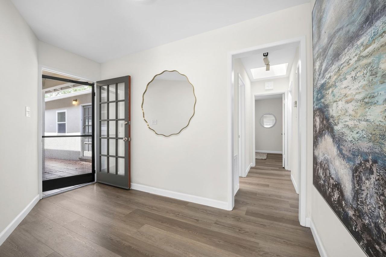 902 N Mohawk Ave - Photo 7 of 11