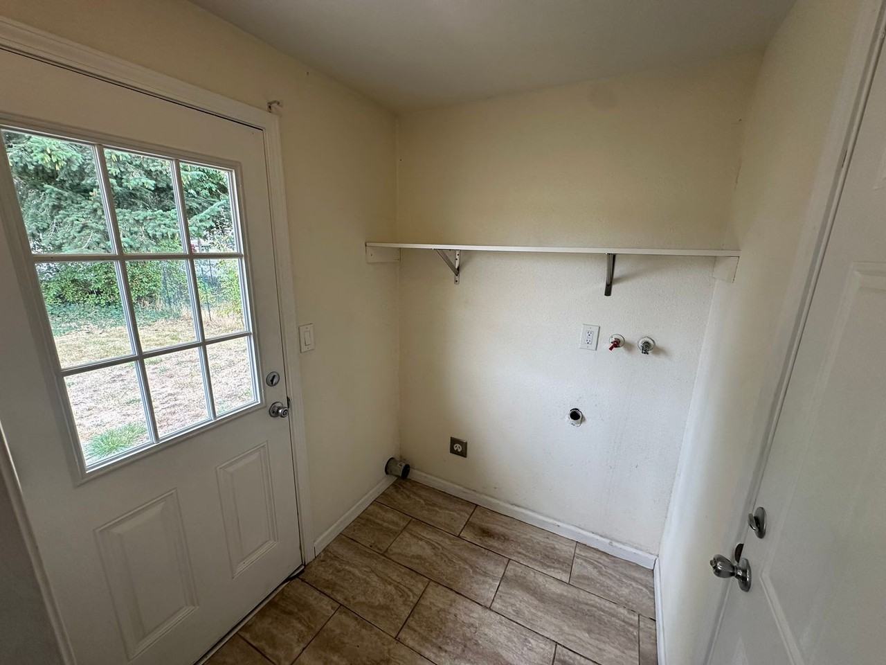 1307 Sprague St Nw - Photo 7 of 15