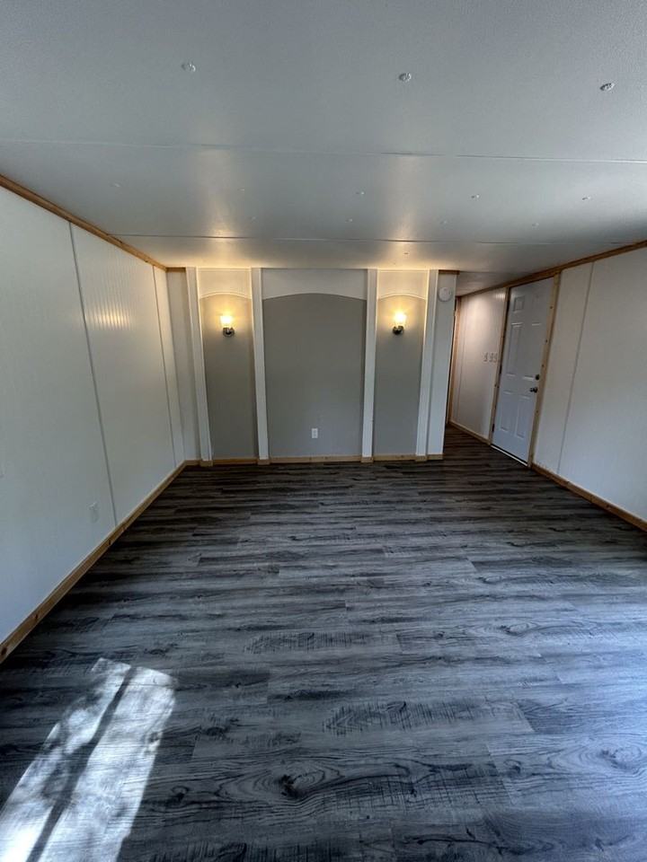 627 W 8th - Photo 2 of 23