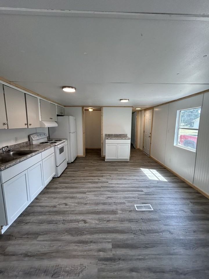 627 W 8th - Photo 4 of 23