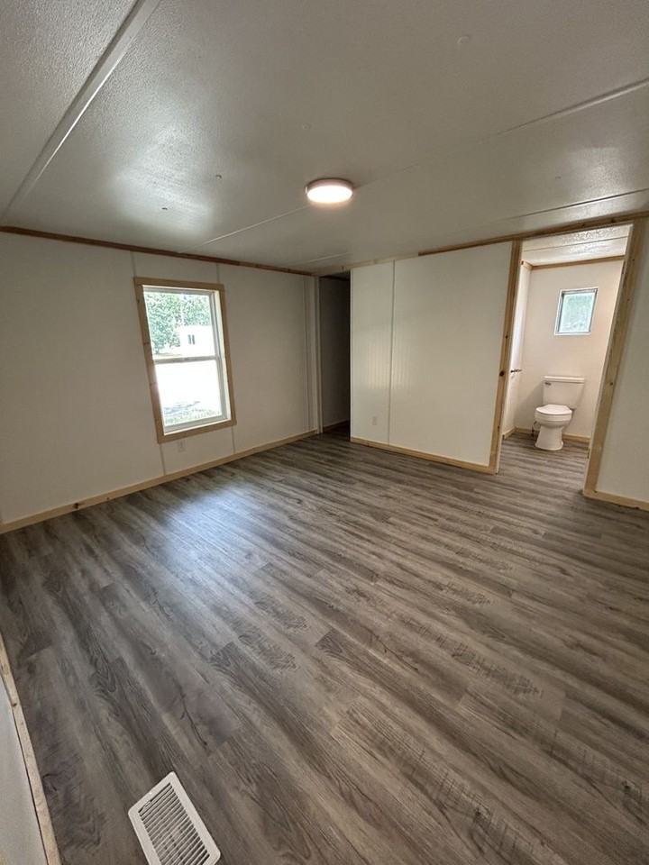 627 W 8th - Photo 5 of 23
