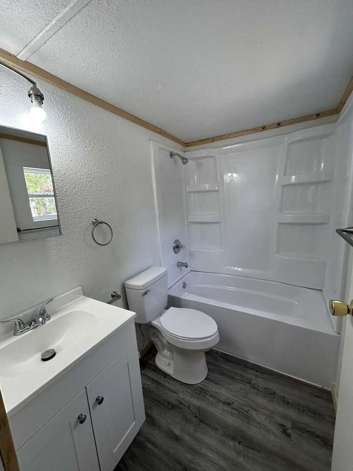 627 W 8th - Photo 7 of 23