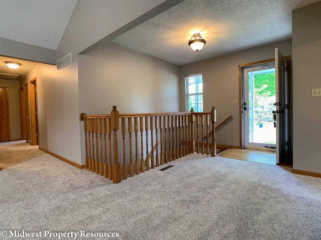 1216 Sw Southgate Dr - Photo 3 of 32