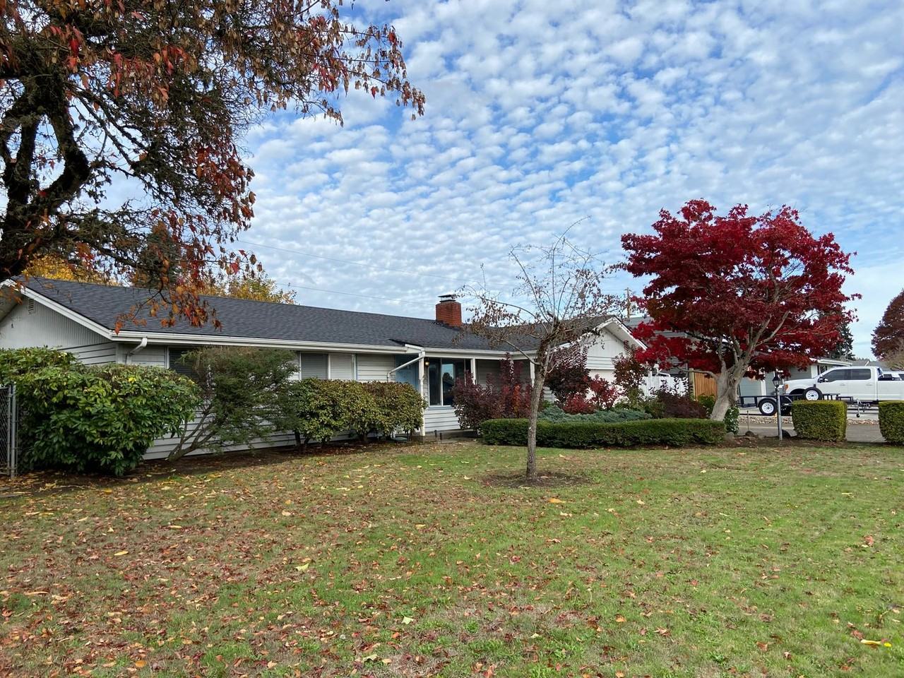 1914 Lomond Ave - Photo 2 of 33