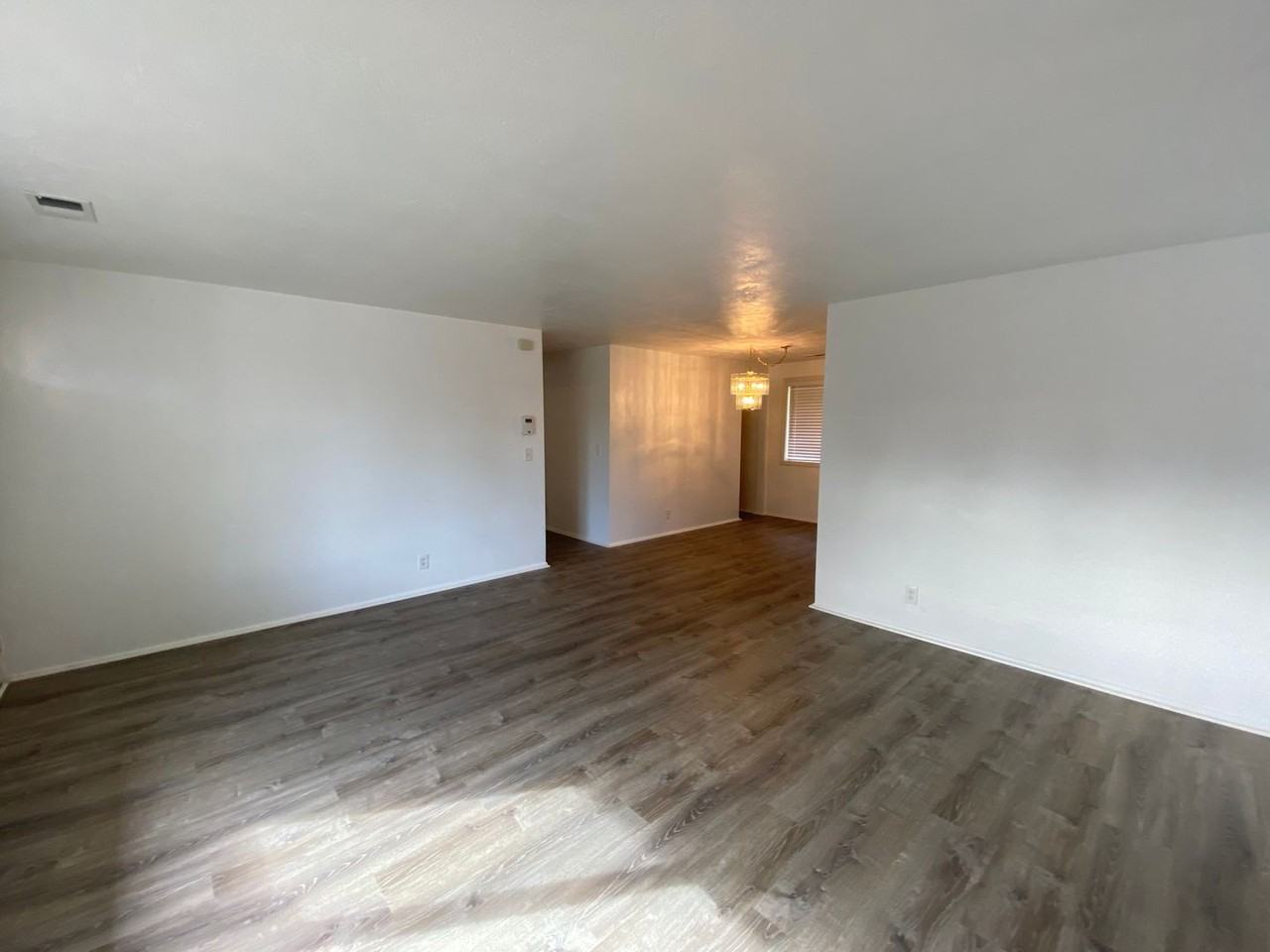 1914 Lomond Ave - Photo 4 of 33