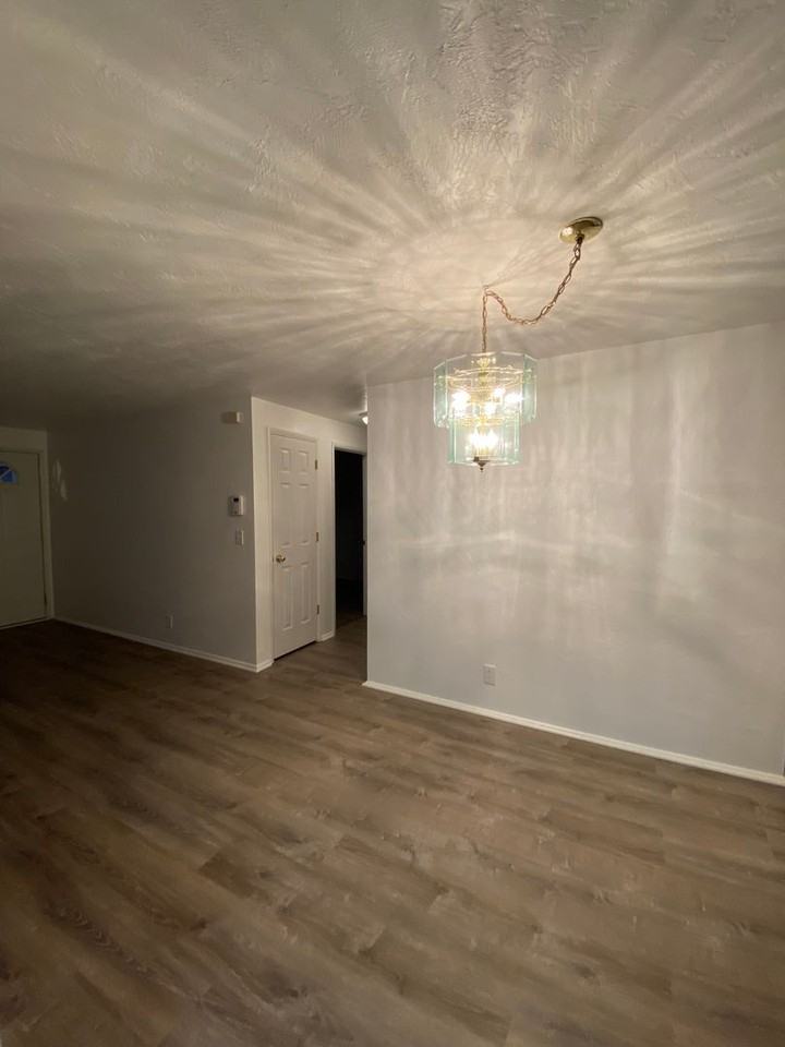 1914 Lomond Ave - Photo 7 of 33