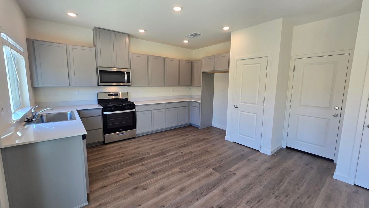 7782 Lone Prairie Rd - Photo 5 of 27