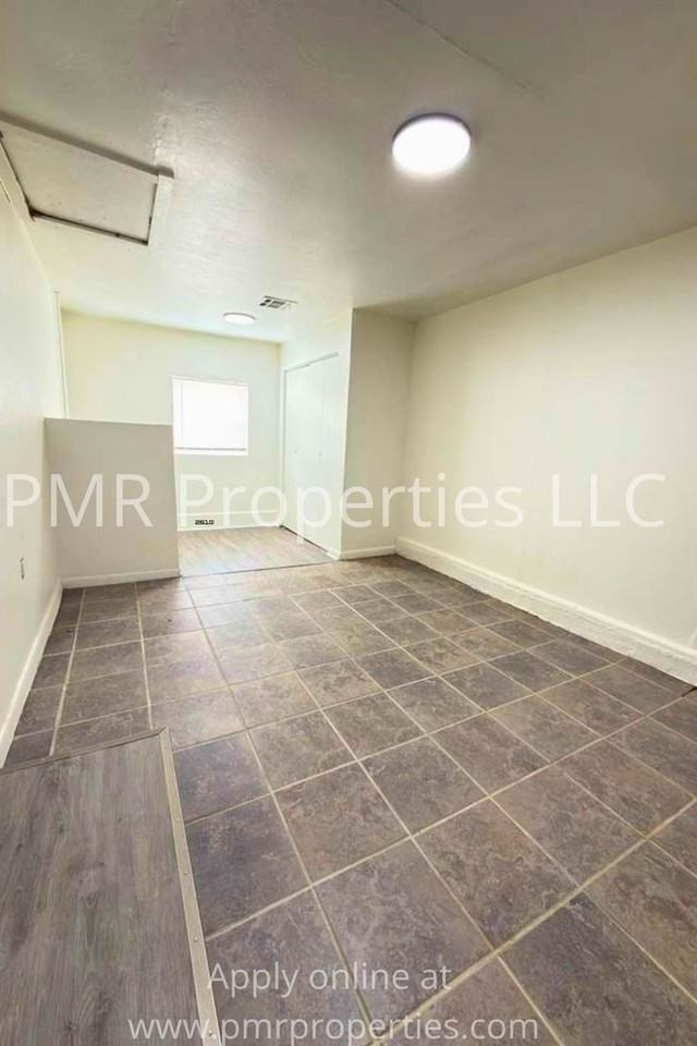 2513 Sw A Ave - Photo 3 of 9
