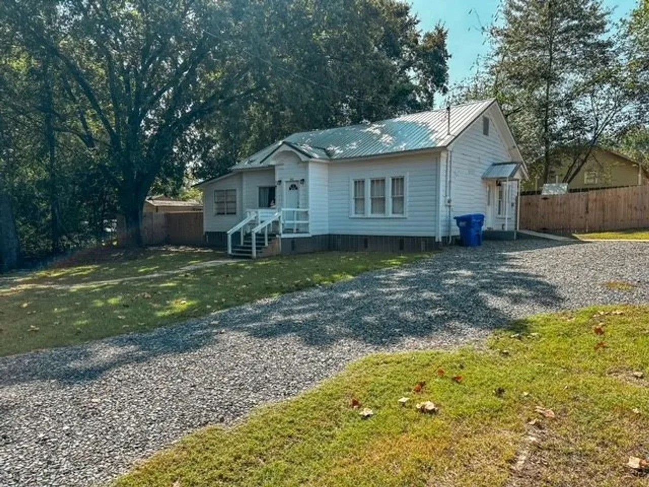 302 E Houston St - Photo 2 of 17