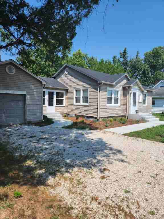 2787 Charlestown Rd - Photo 2 of 19