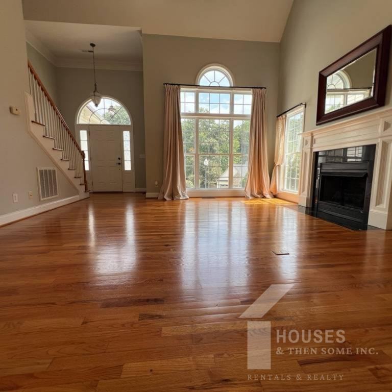 606 Mattie Ln - Photo 2 of 23