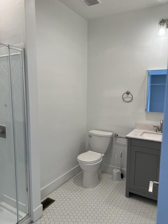614 Edmond St - Photo 4 of 16