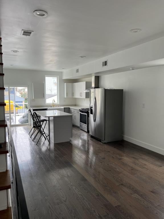 614 Edmond St - Photo 2 of 16