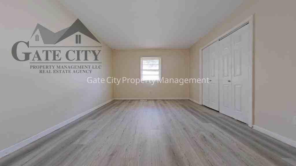 1610 Brockett Ave - Photo 6 of 11