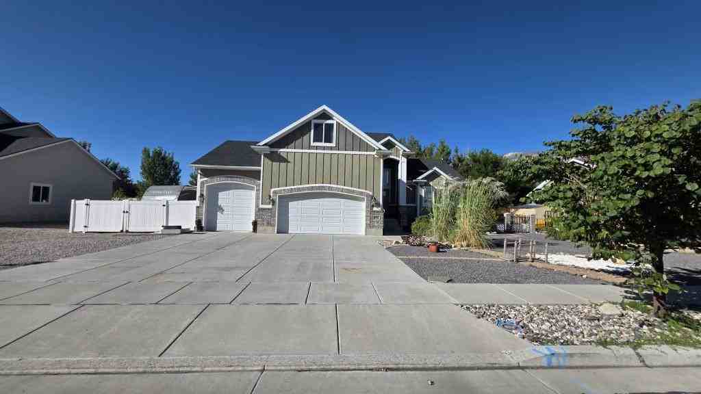2744 W 3375 N - Photo 2 of 30