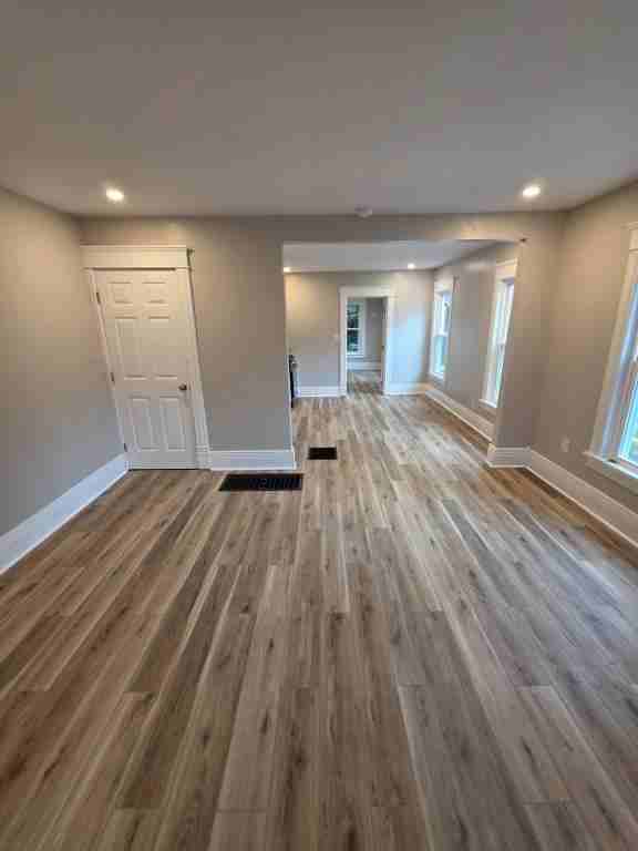 4 Mechanic St - Photo 7 of 12