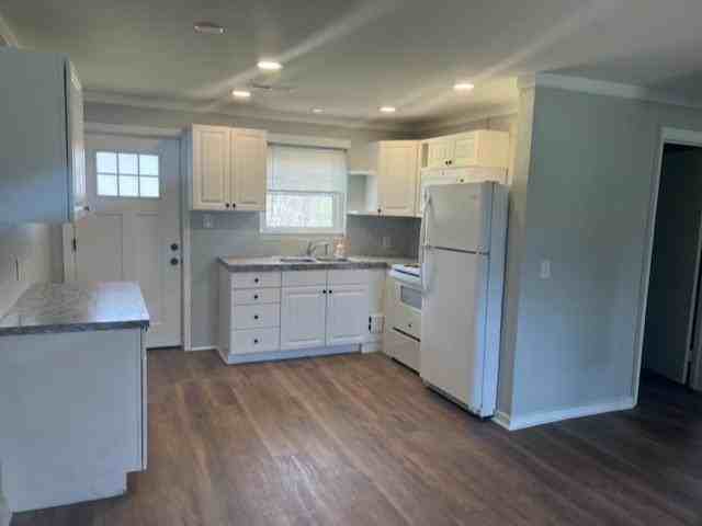 301 Harrison Ave Apt 4 - Photo 6 of 26