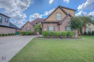 featured image of 830 Entrada St