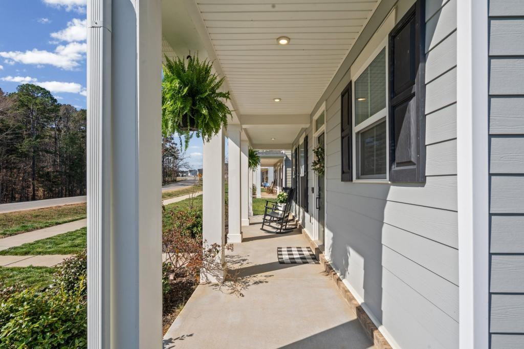 14957 Holbrooks Rd - Photo 2 of 26