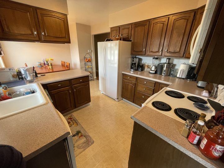 2437 Howard Ave - Photo 3 of 7