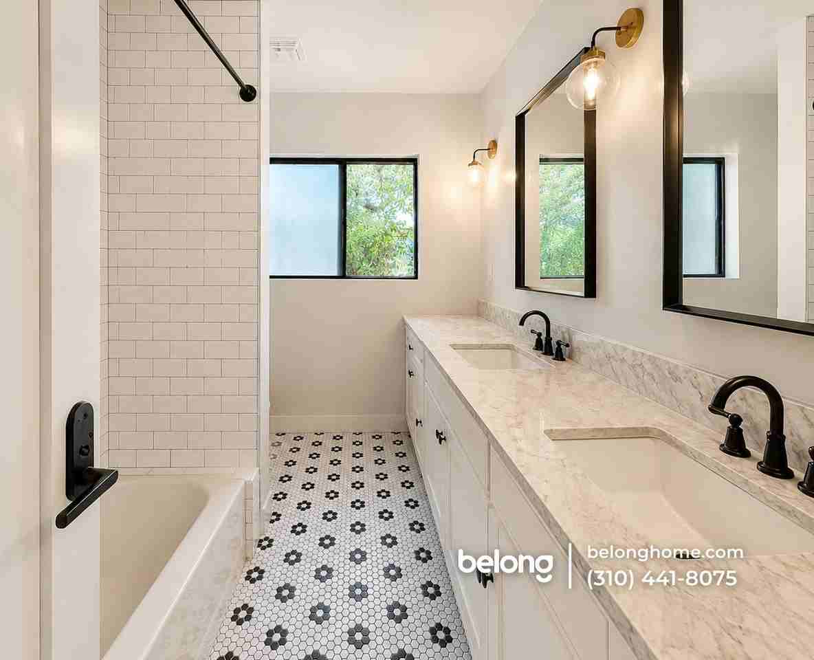 745 Rose Ave - Photo 3 of 9