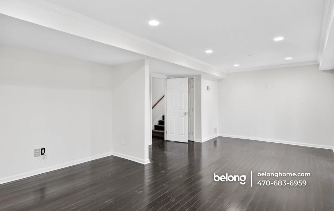 4703 N Springs Rd Nw #1 - Photo 3 of 12