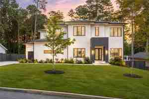 featured image of 3293 Lenox Pl Ne