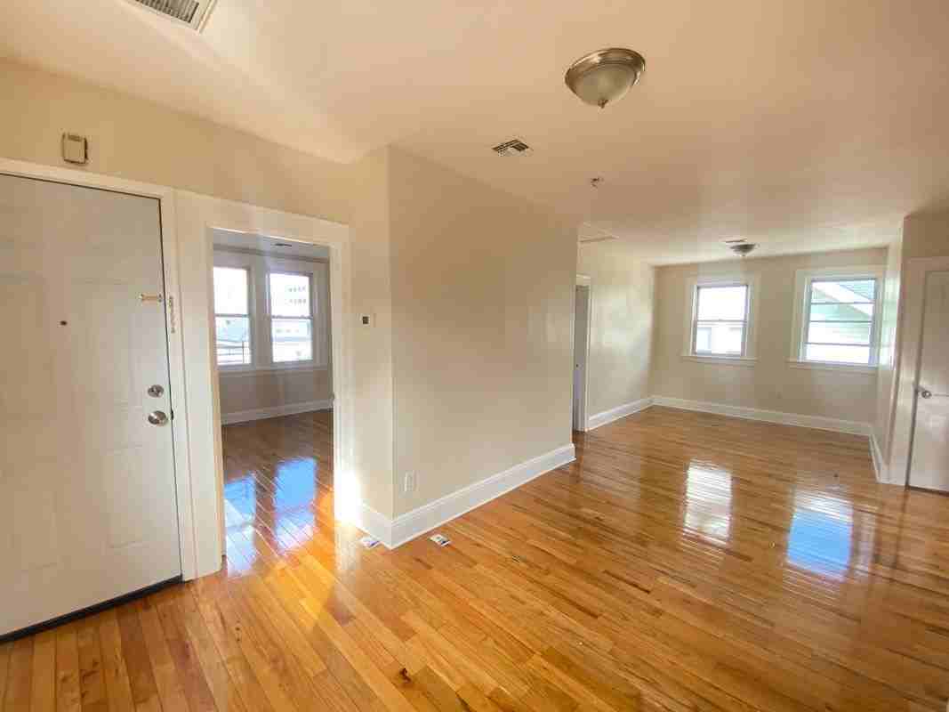 202 Weequahic Ave ##3 - Photo 3 of 9