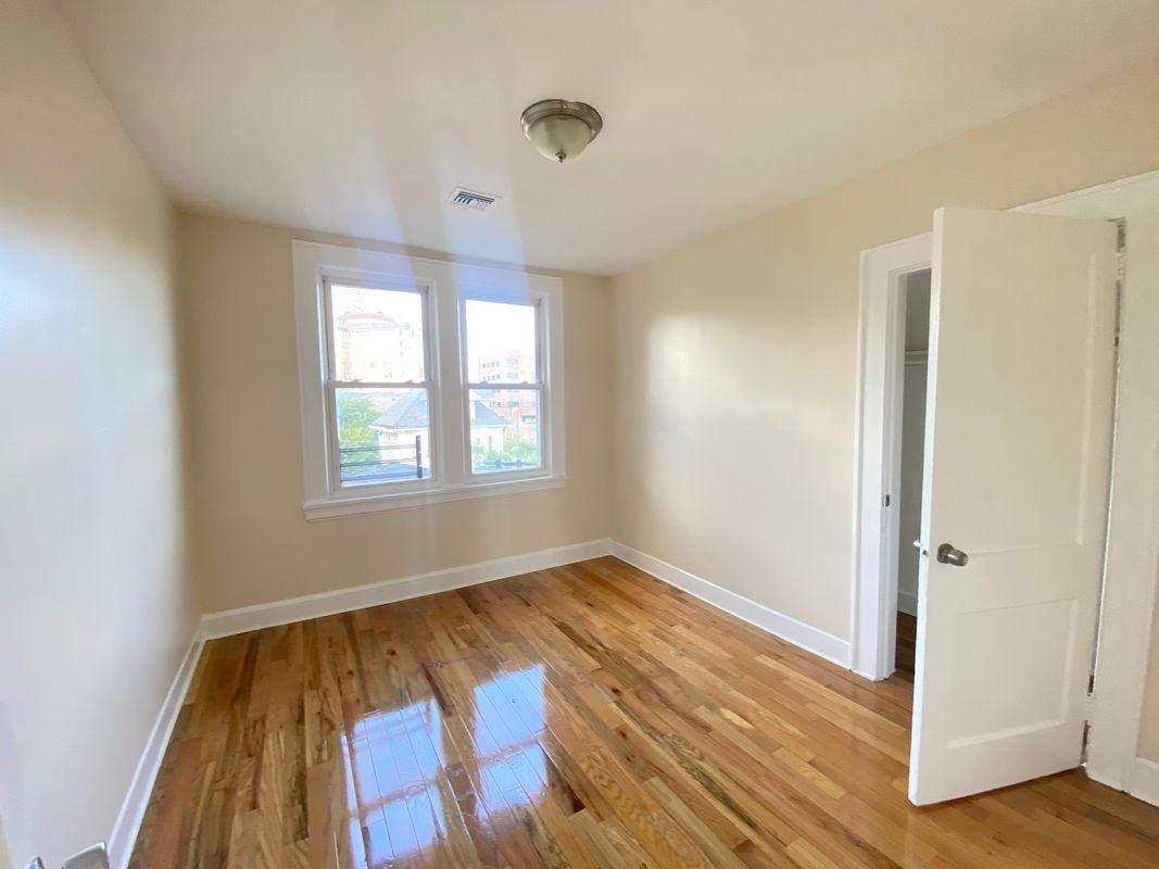 202 Weequahic Ave ##3 - Photo 7 of 9