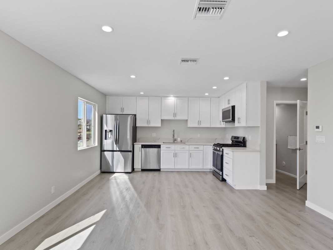 7318 Leescott Ave - Photo 2 of 11