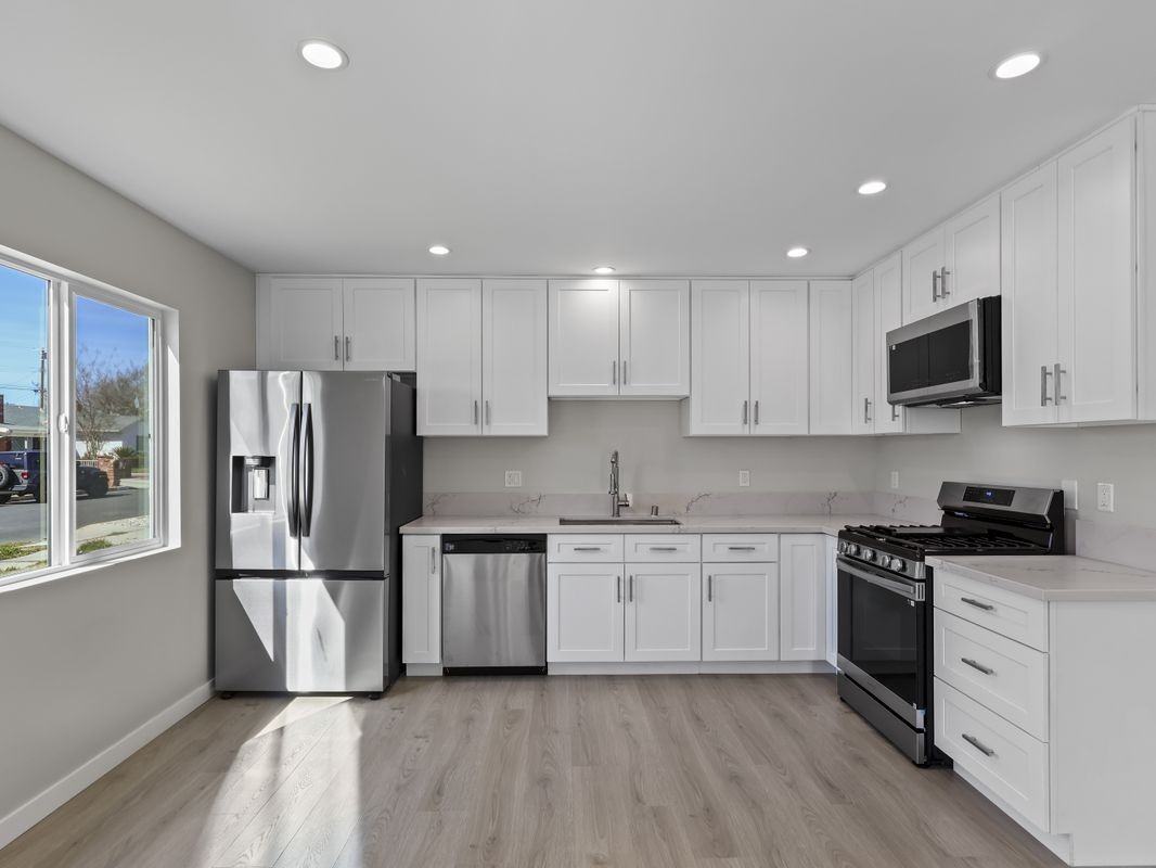 7318 Leescott Ave - Photo 3 of 11