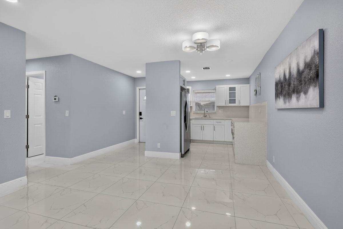 2601 Crosley Dr W - Photo 4 of 34