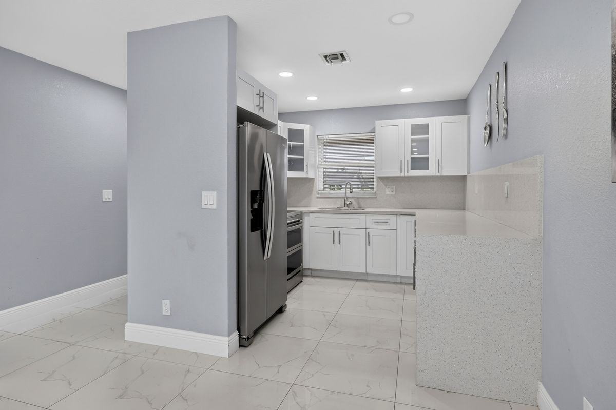 2601 Crosley Dr W - Photo 5 of 34