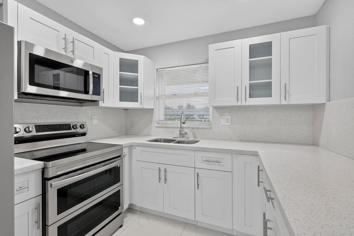 2601 Crosley Dr W - Photo 6 of 34