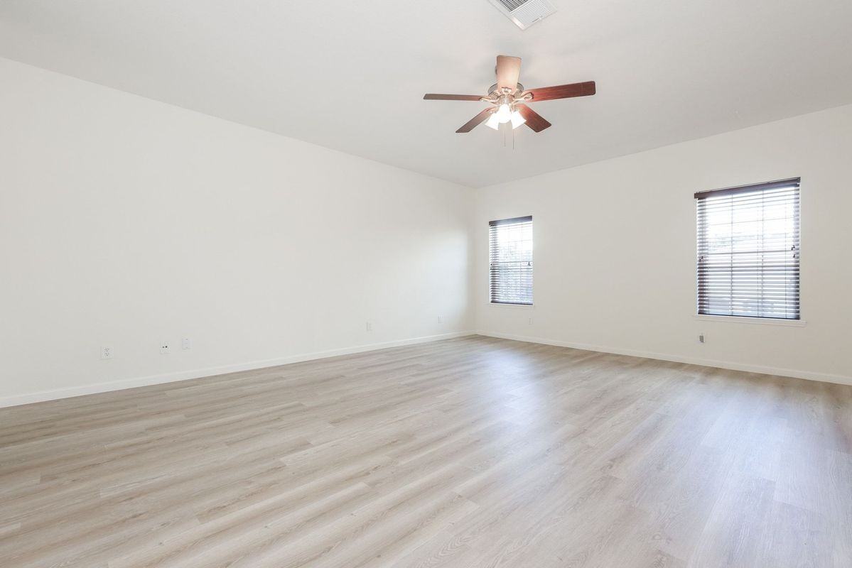 17441 Red Oak Dr - Photo 2 of 4