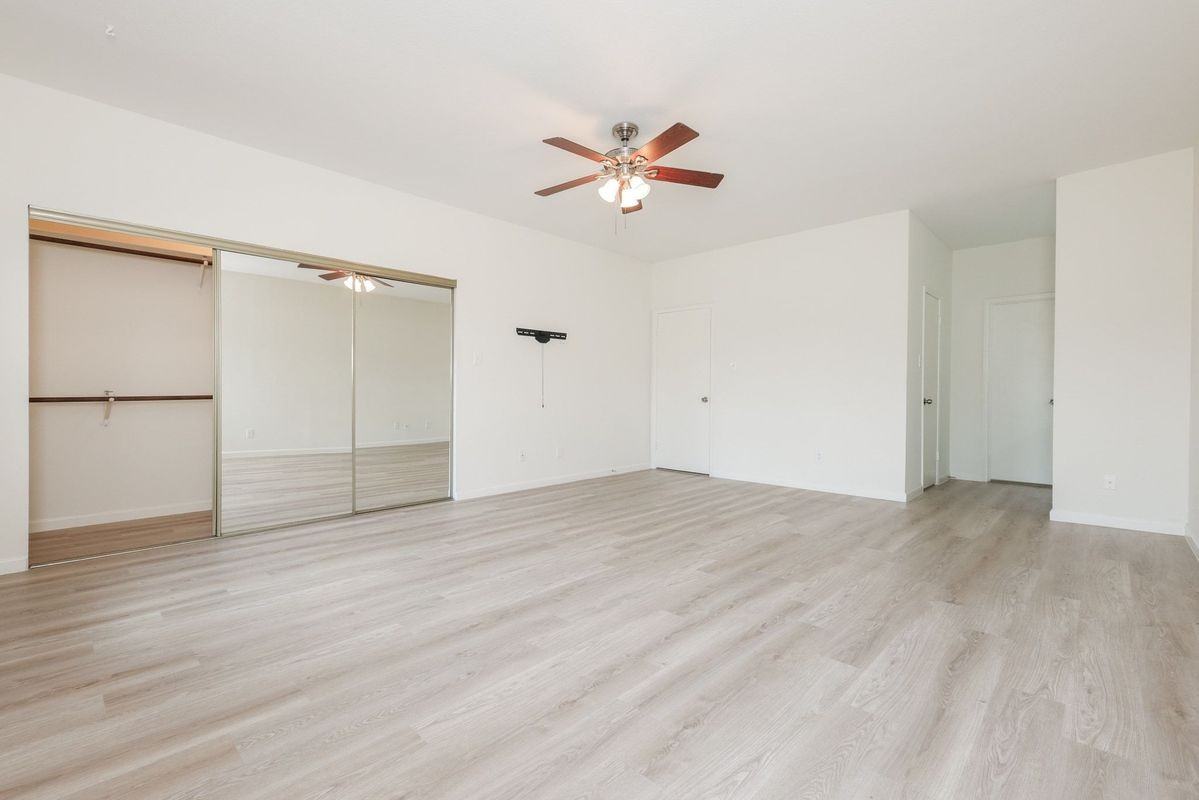 17441 Red Oak Dr - Photo 3 of 4