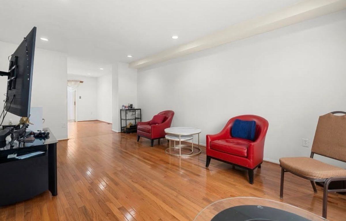 6809 Supreme Ct - Photo 6 of 22