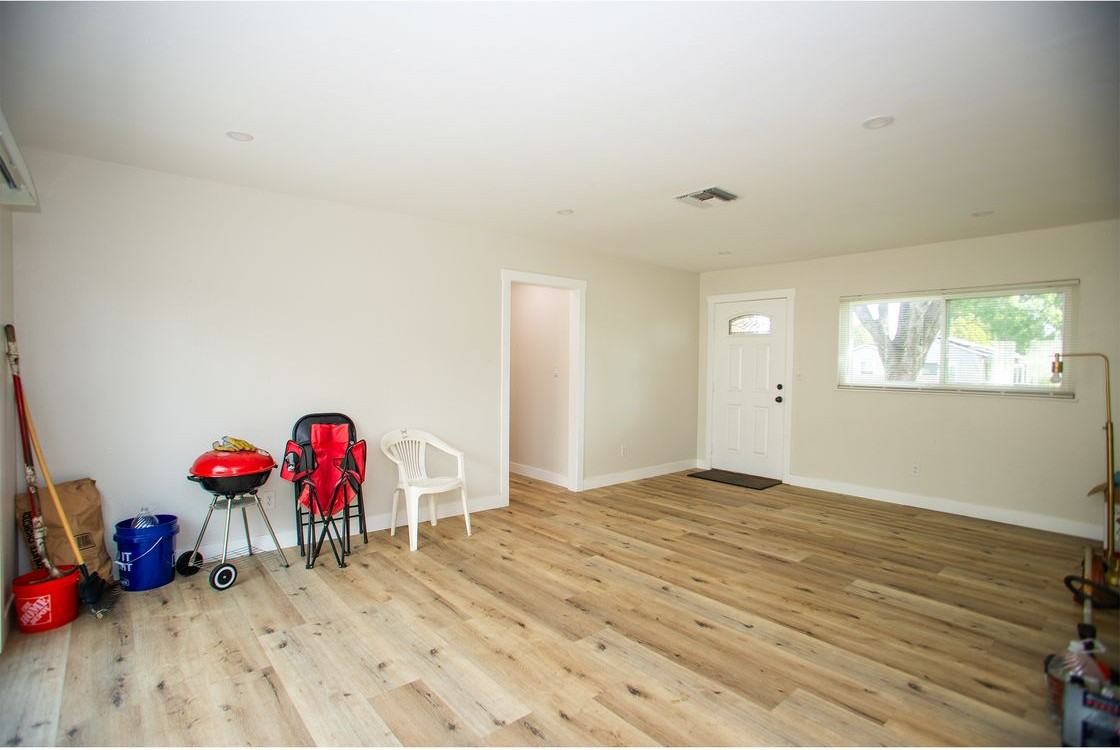 496 W 48th St - Photo 4 of 13