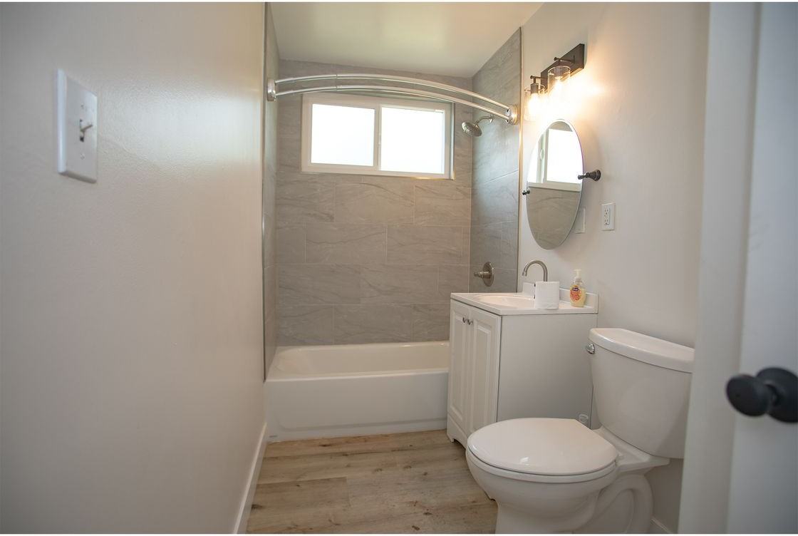 496 W 48th St - Photo 5 of 13