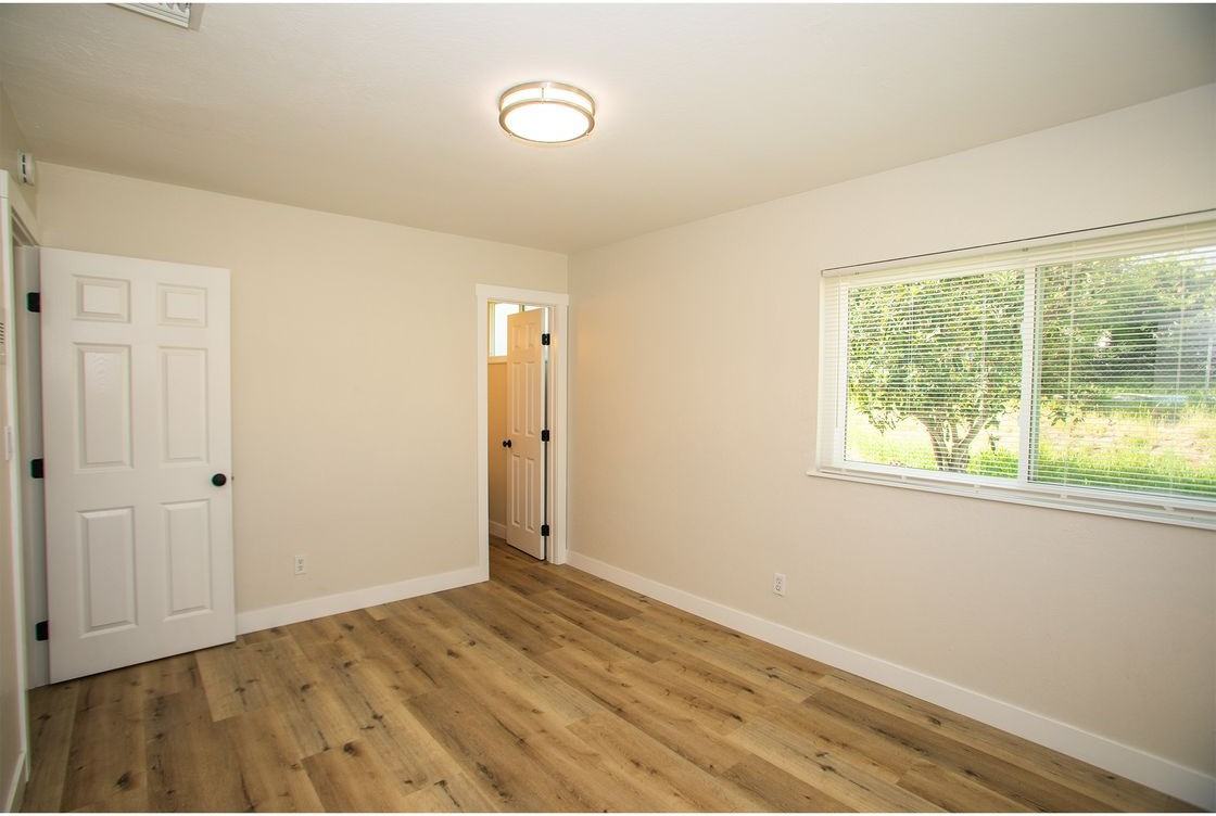 496 W 48th St - Photo 6 of 13