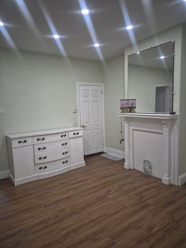 921 W Silver St - Photo 5 of 9