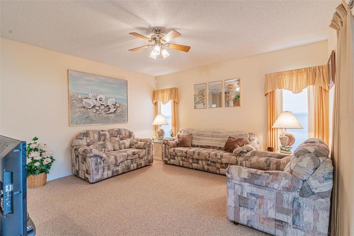 7 Tamiami Way - Photo 2 of 12
