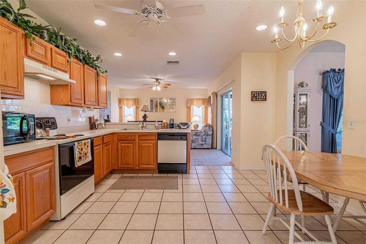 7 Tamiami Way - Photo 5 of 12