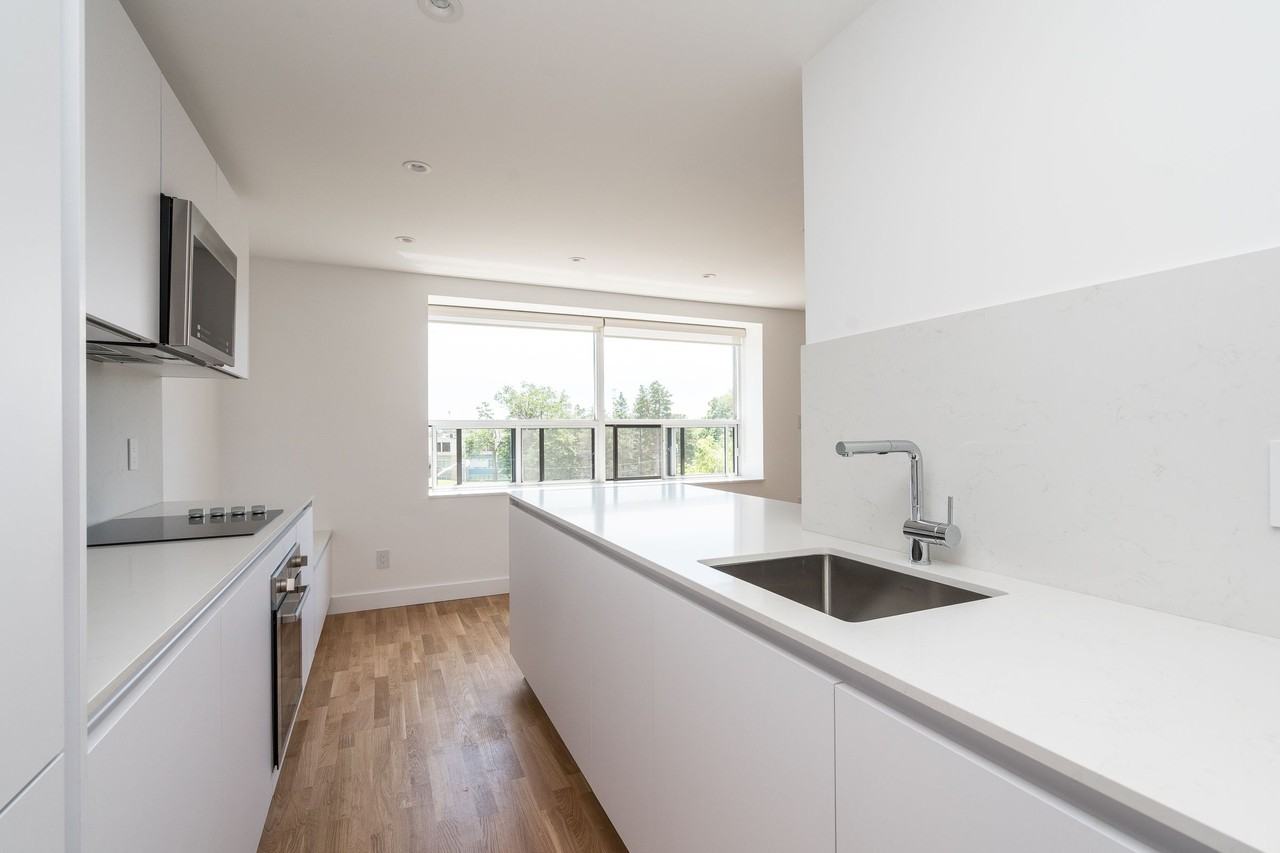 55-56 Eccleston Drive - Photo 2 of 50