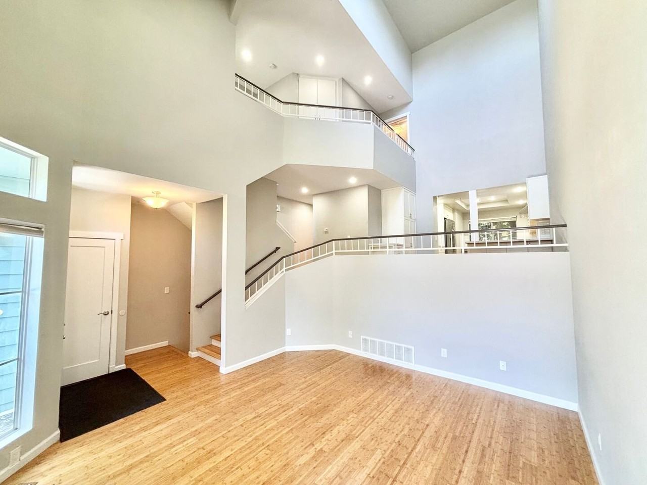 4987 Sullivan St - Photo 5 of 36