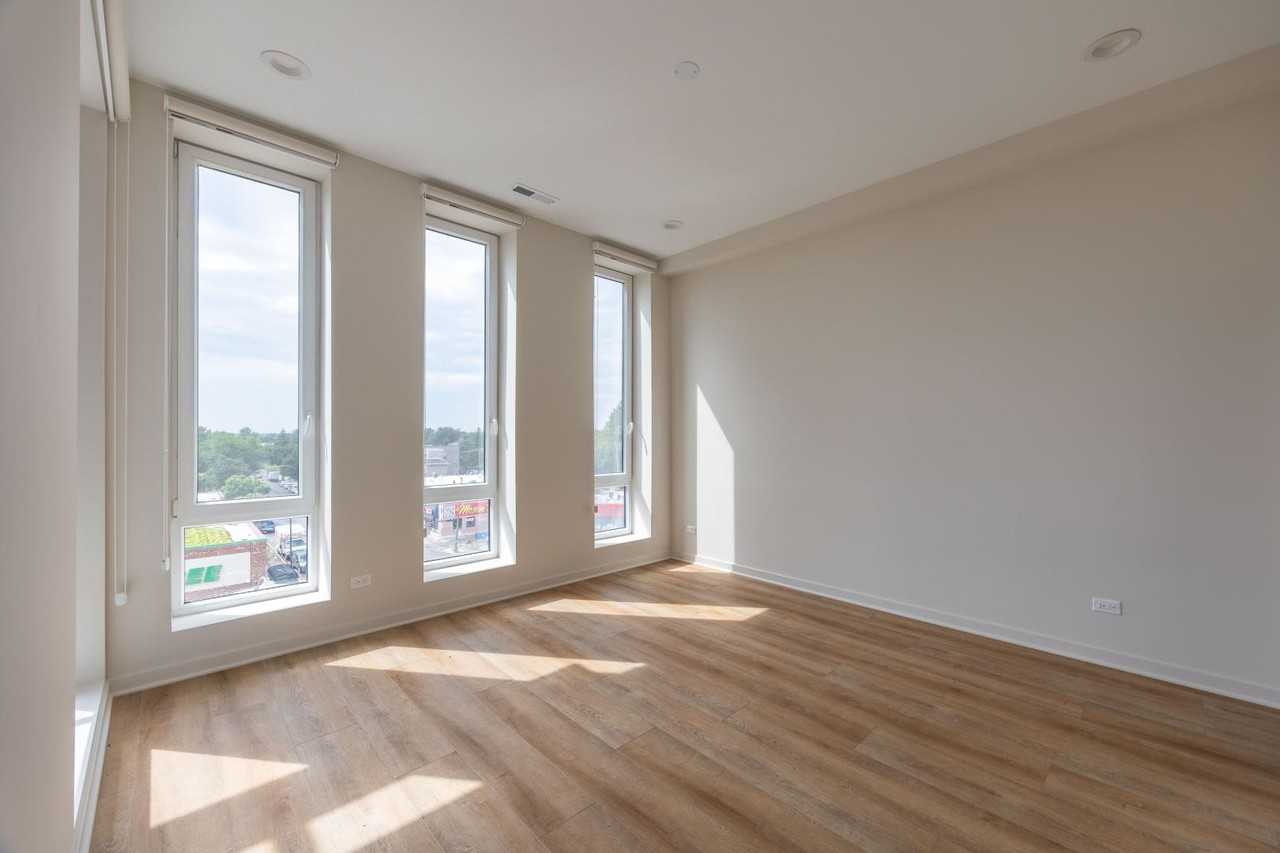 3207 N Narragansett Ave #406 - Photo 4 of 11